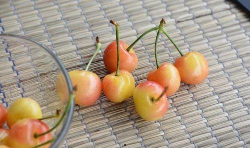 吃蜜瓜和樱桃的视频,夏日果香视频大赏