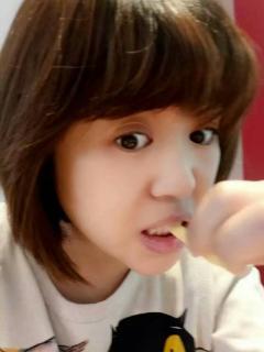 吃瓜张爽的视频,吃瓜张爽带你揭秘热门视频背后的故事